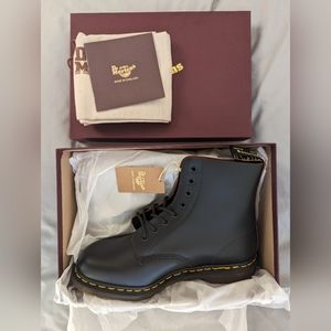 Dr. Martens Made in England 1460 Heritage Fit
